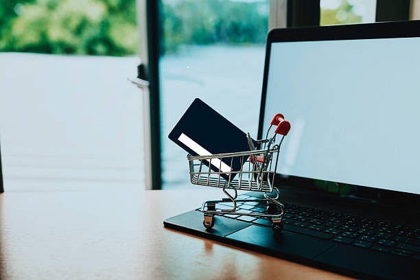 78% of Indian shoppers prefer human support, 84% buy influencer picks: EY